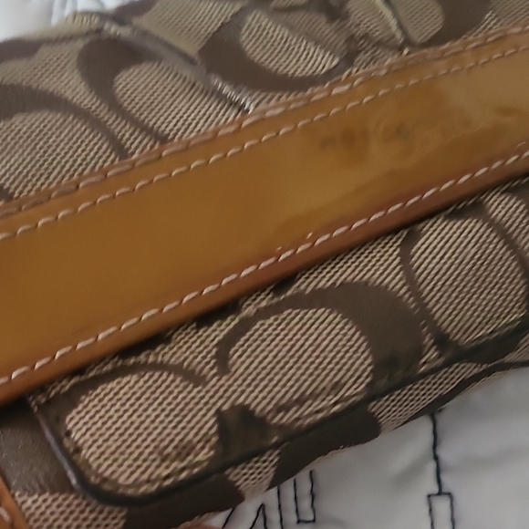 Coach Signature Canvas Wallet - Picture 3 of 12